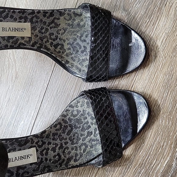 Manolo Blahnik 39.5 US 9.5\